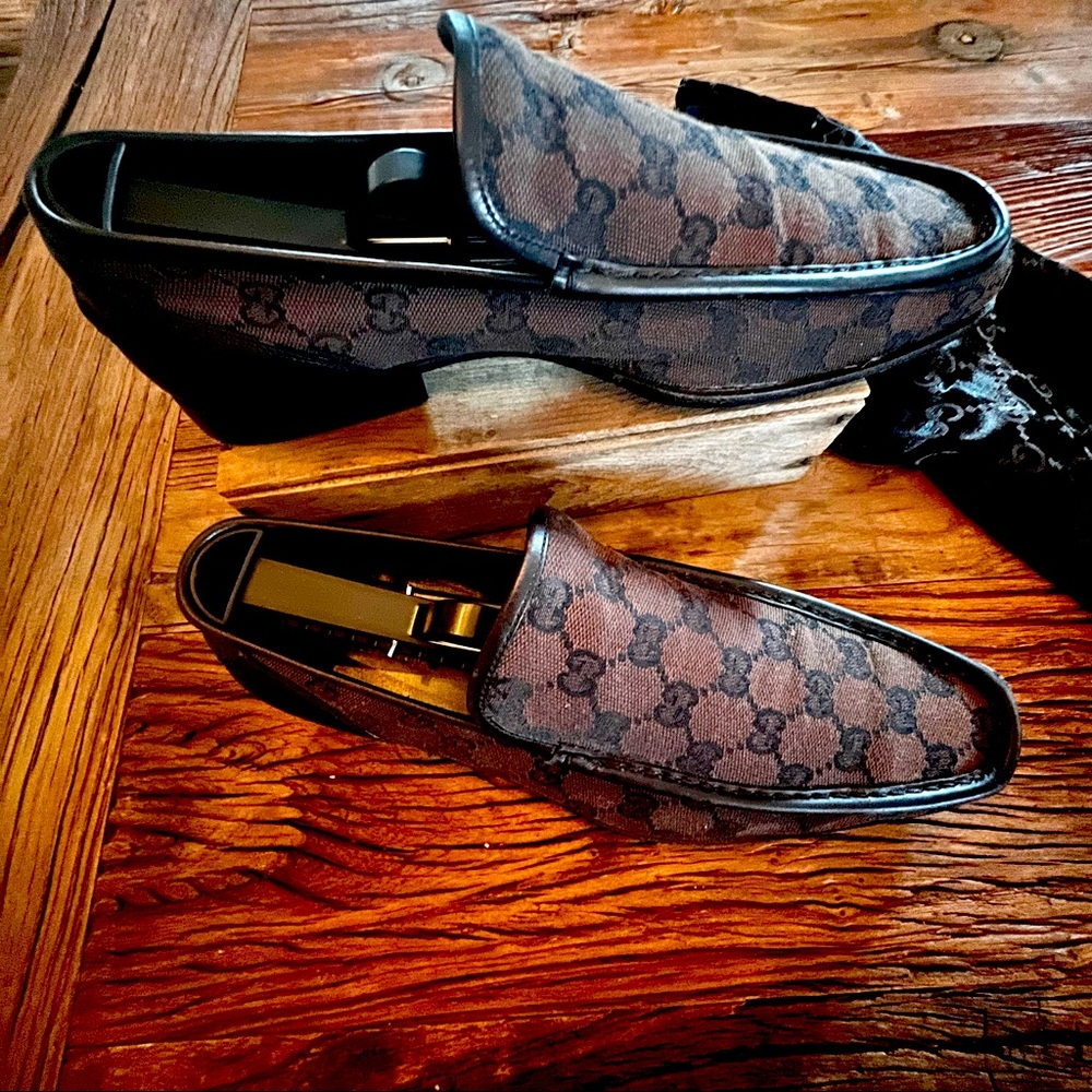 🍁 SALE GUCCI Monogram GG Canvas Loafers